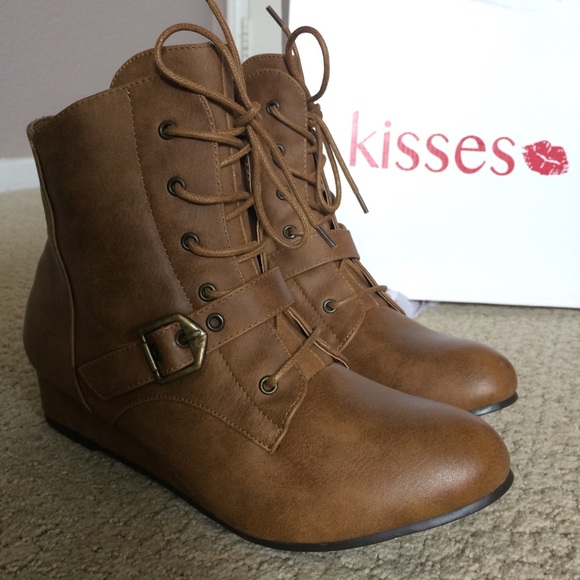 LAST PAIR! Kisses by 2 Lips booties - Picture 4 of 8